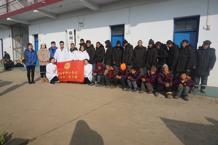 關心關愛福利院孤寡老人